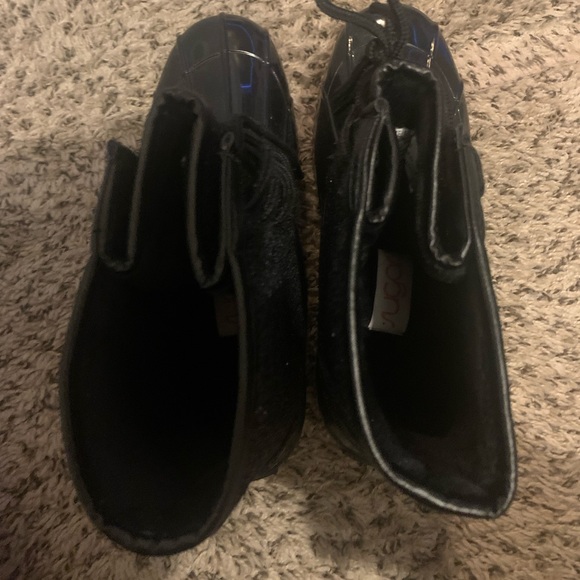 rain boots? - Picture 1 of 5